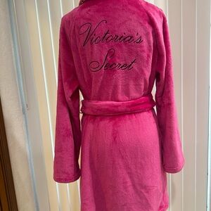 Victoria’s Secret Cozy Plush Hot Pink Short Robe XS/S